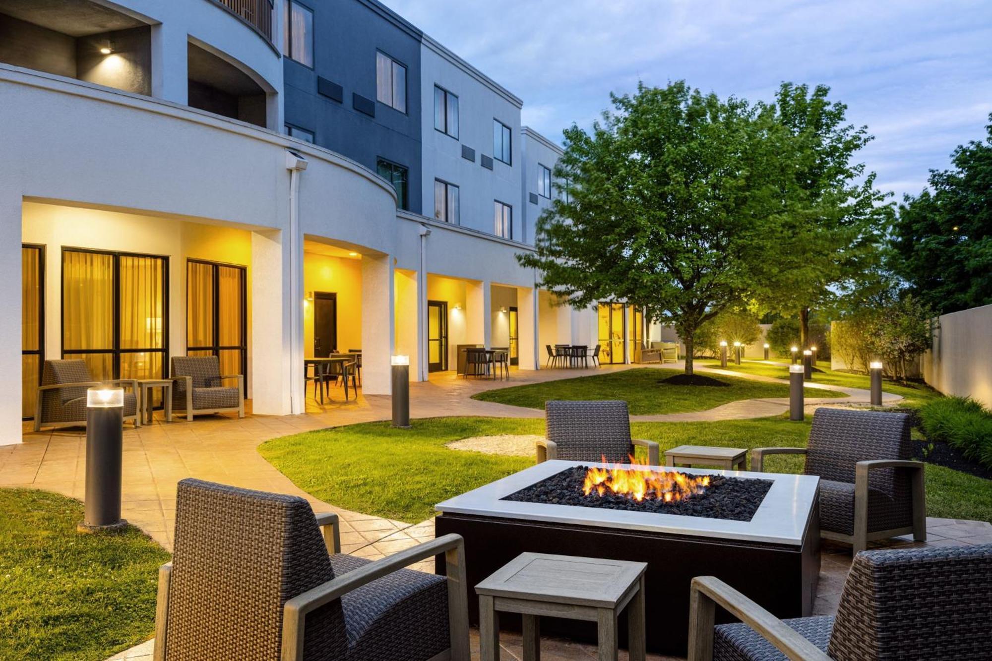 Hotel Courtyard By Marriott Kingston Exterior foto
